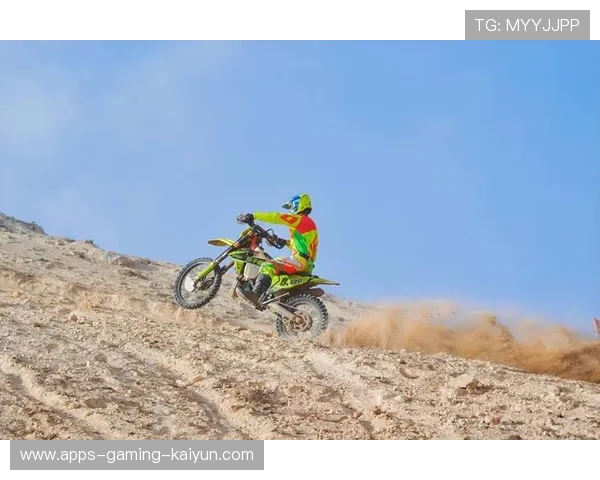 摩托耐力赛：选手摔车后继续骑进前三