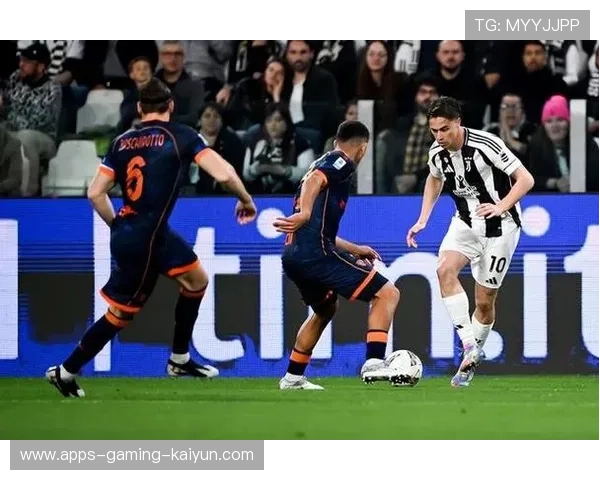 尤文禁区前沿接应球员做球能力极强 尤文禁区前沿接应球员做球能力极强