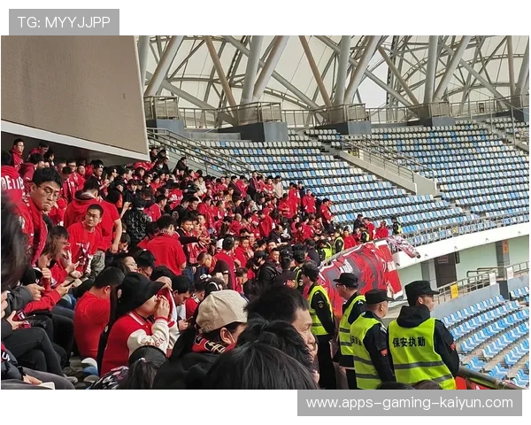 成都蓉城外线出手果断,险些完成精彩一击 成都蓉城外线出手果断,险些完成精彩一击