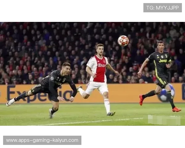 阿贾克斯前场无球跑动极具穿透力:解码速度与空间的艺术 阿贾克斯前场无球跑动极具穿透力:解码速度与空间的艺术