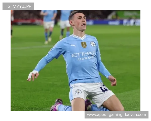 福登连续假动作晃开对手，挑射破门